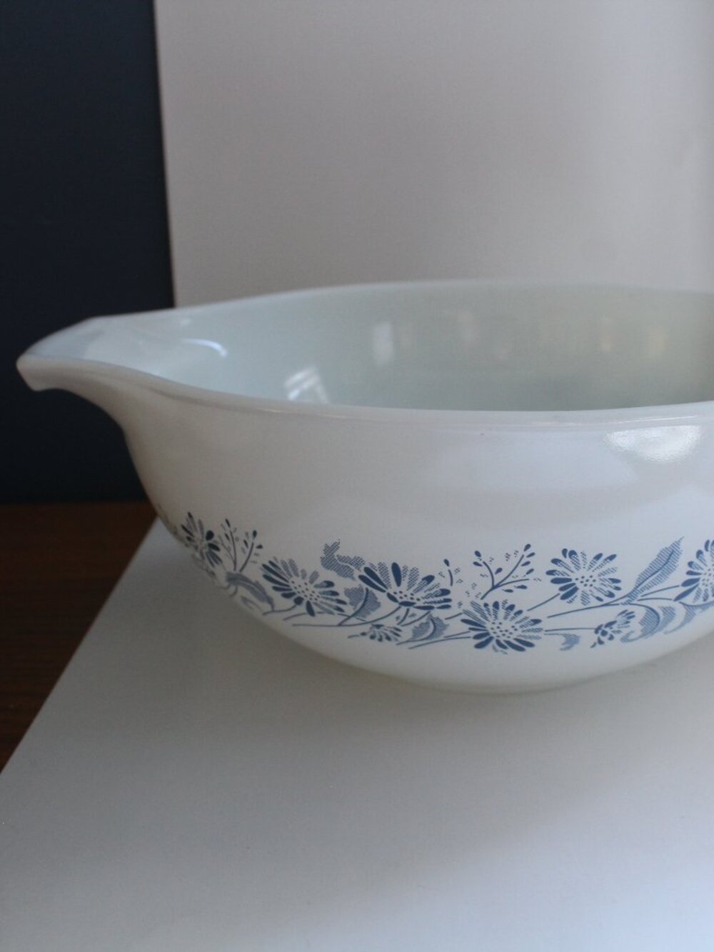 443 Pyrex Colonial Mist Cinderella  Mixing Bowl 2.5L